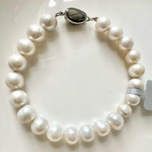 L8- Elegant White Freshwater Pearl Bracelet 7mm & 6.5 inches